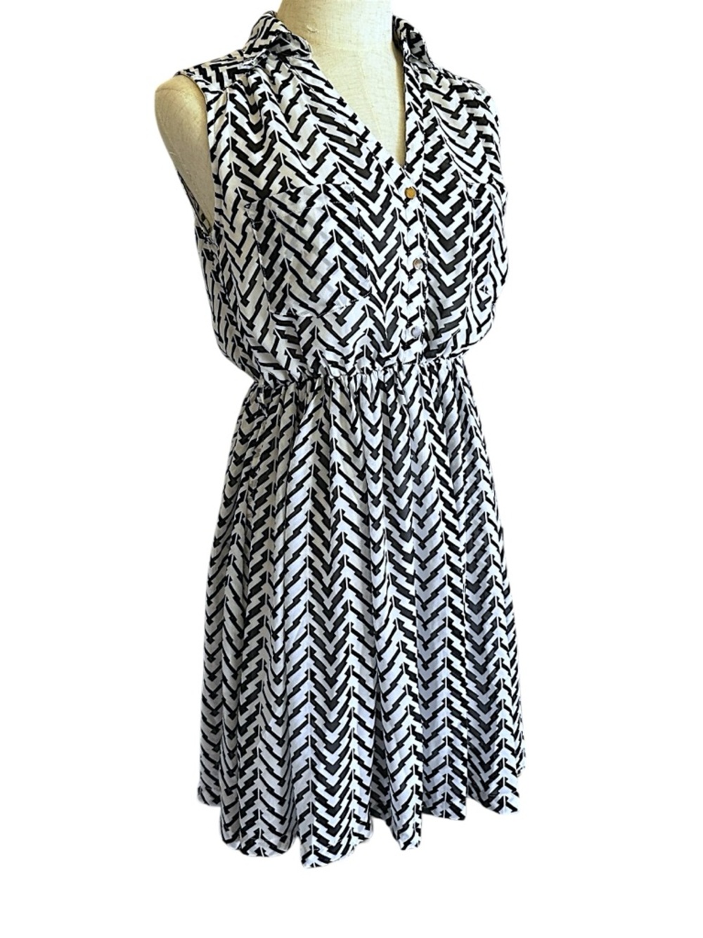 a'gaci Black & White Chevron Sleeveless Sheer Dress Lined